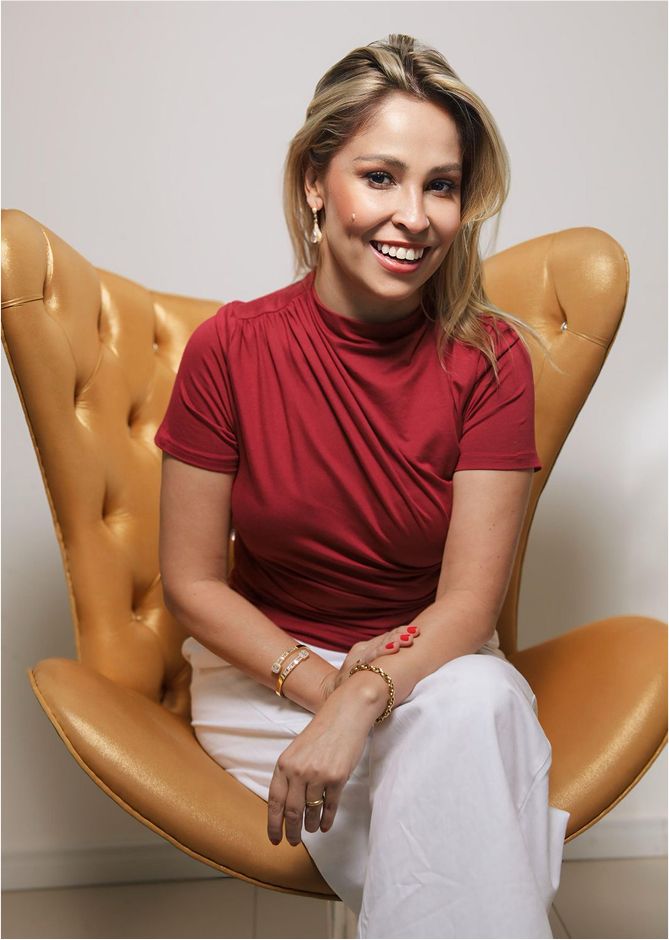 Dra. Caroline Rigoleto, especialista em procedimentos não cirúrgicos para rejuvenescimento da face.